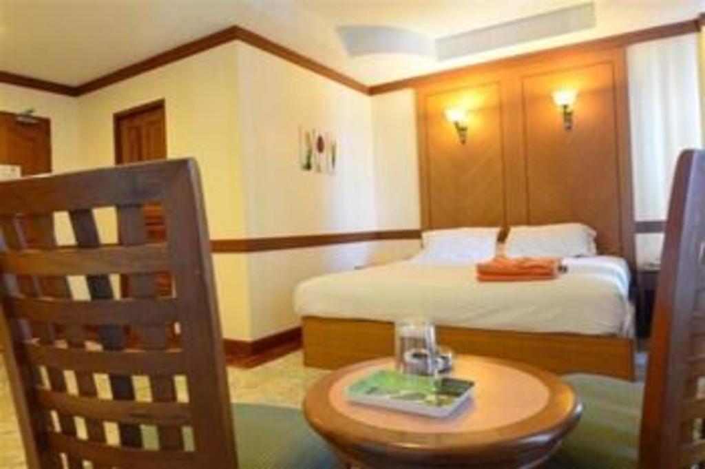 พี.72 โฮเต็ล Hotel Pattaya ภายนอก รูปภาพ
